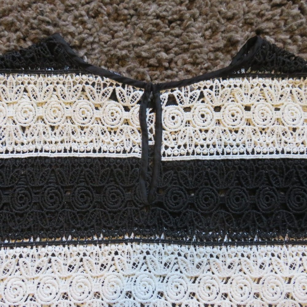 Blouse without sleeves
